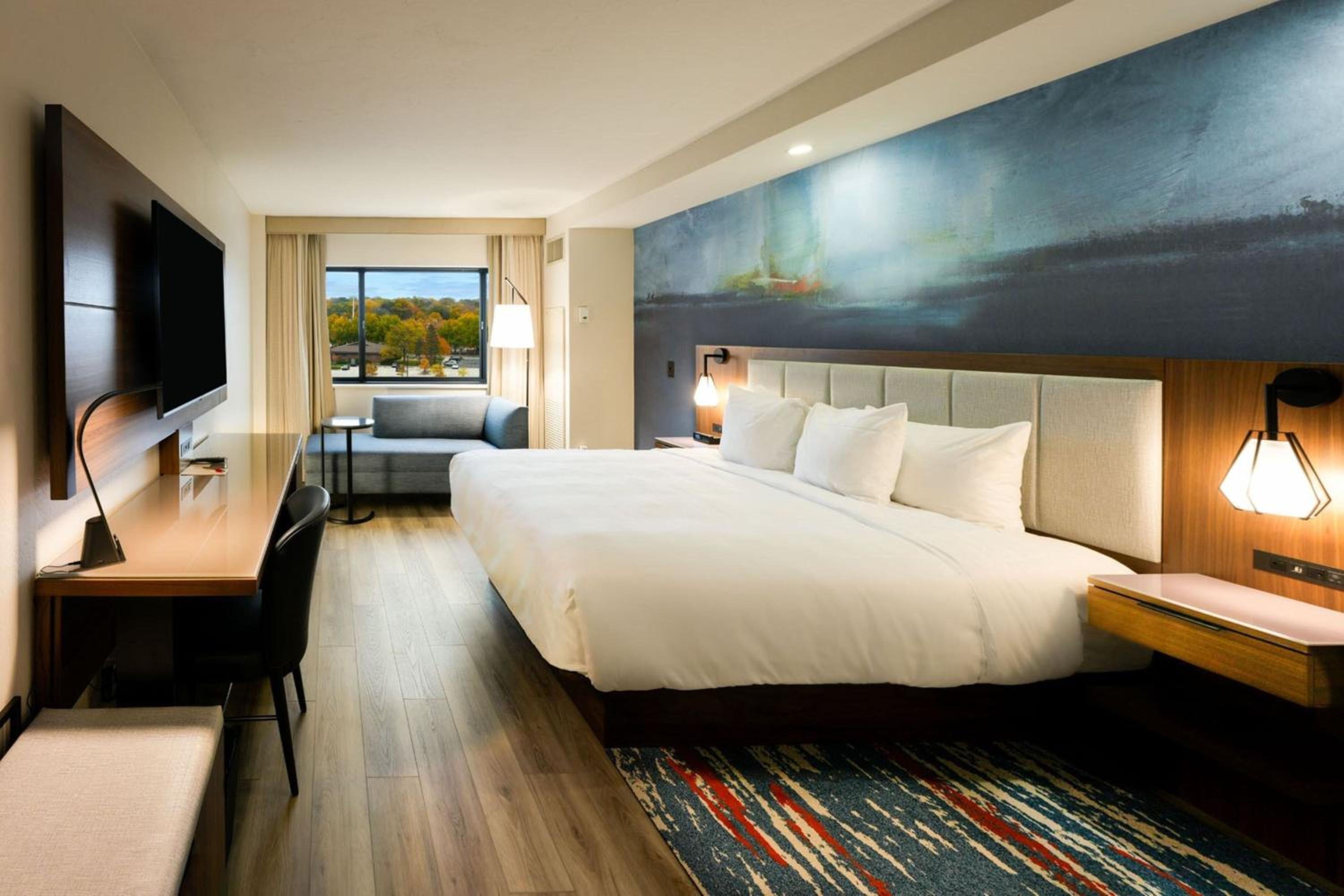 Deluxe, King Bed, Water View