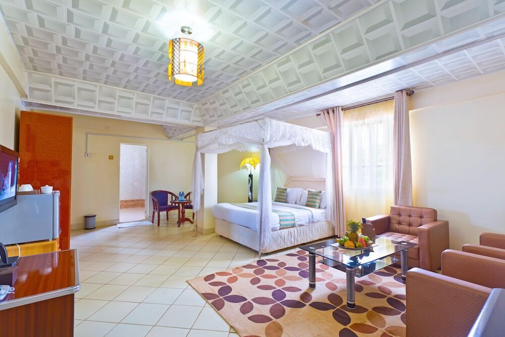 Hotel Nokras Muranga 48/55