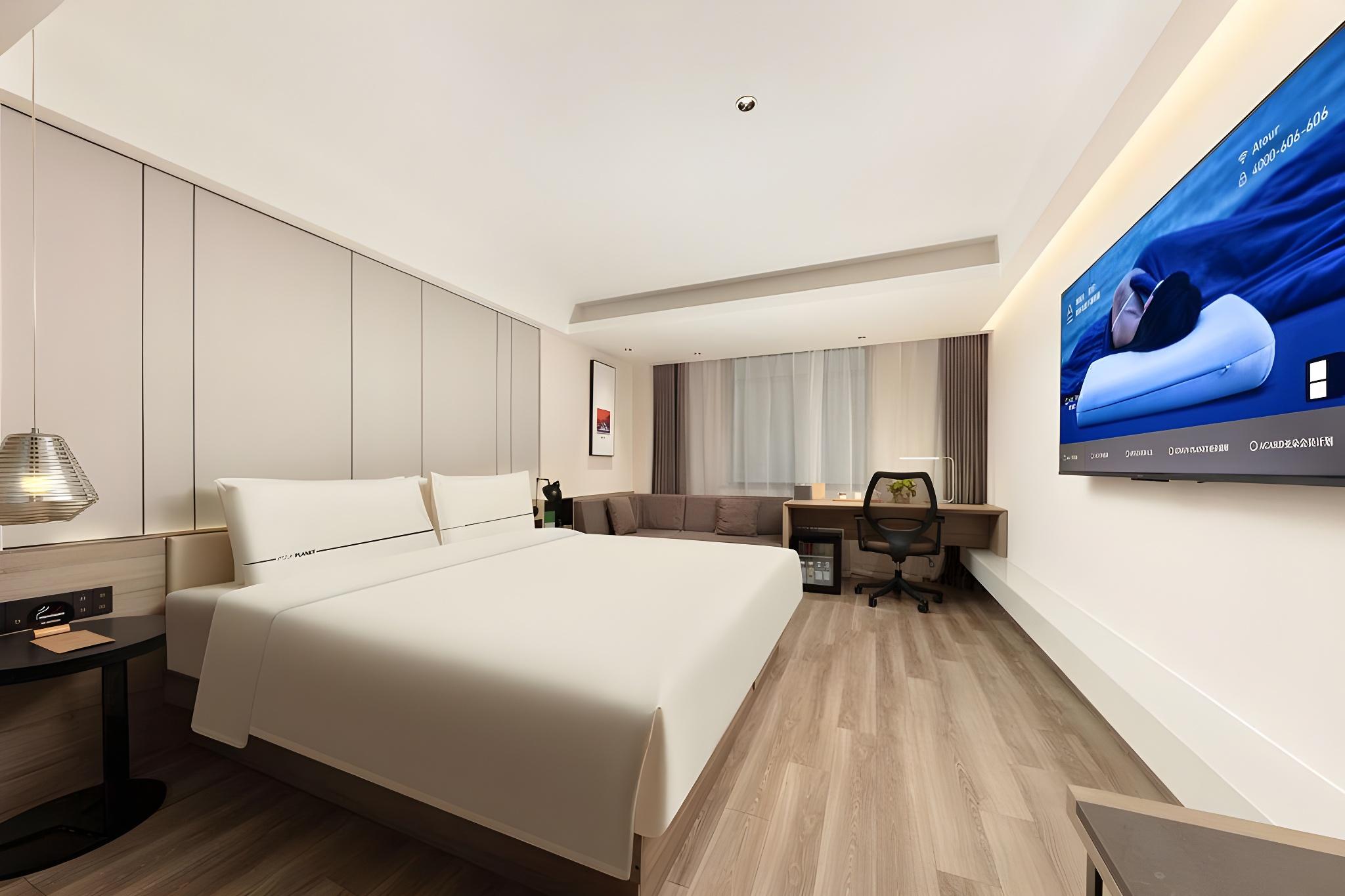 Elegant, Queen Bed