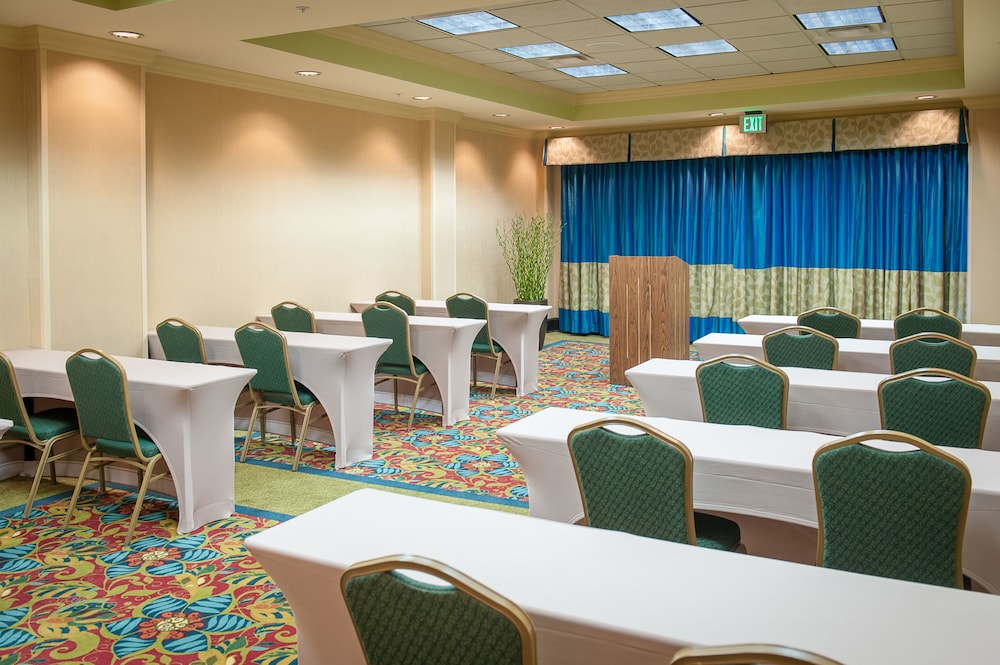 Hampton Inn Suites St Petersburg Downtown 43/51