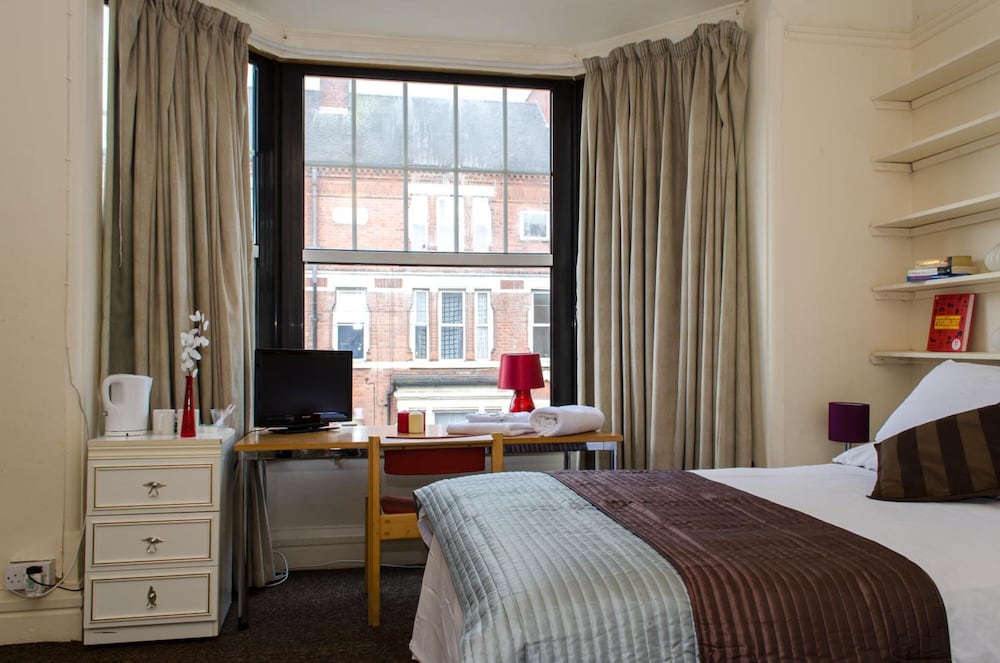 Campbell S Guest House 26/50