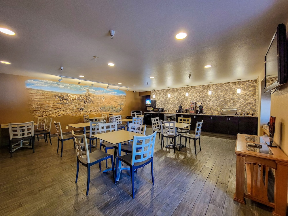 Monument Inn & Suites 27/39