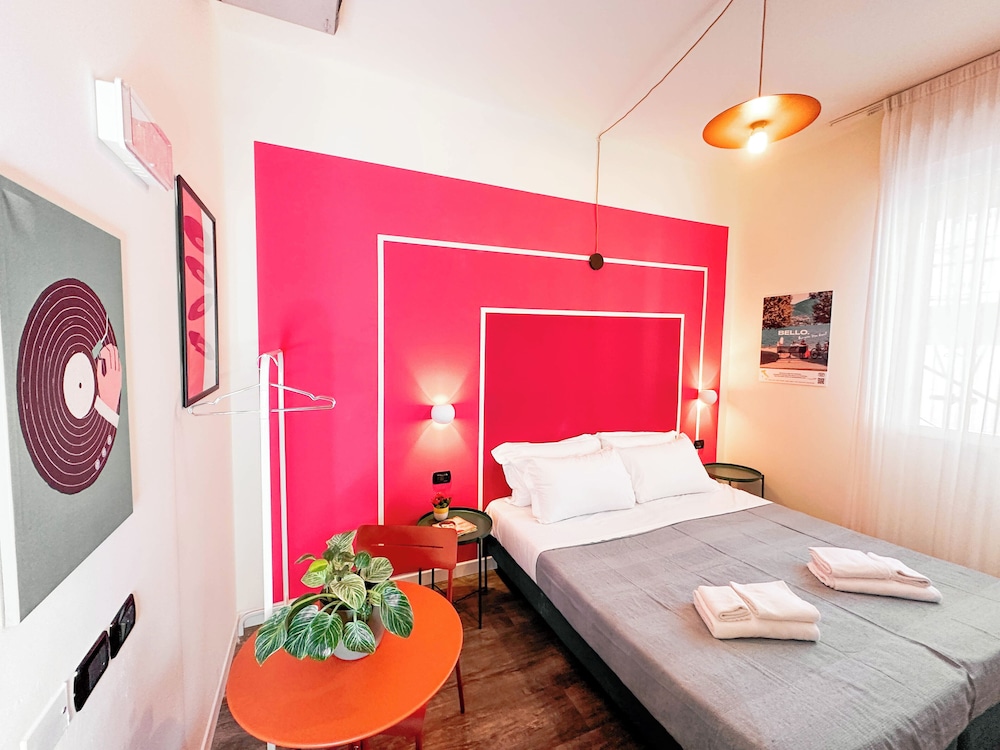 ROOM, SINGLE, DOUBLE BED