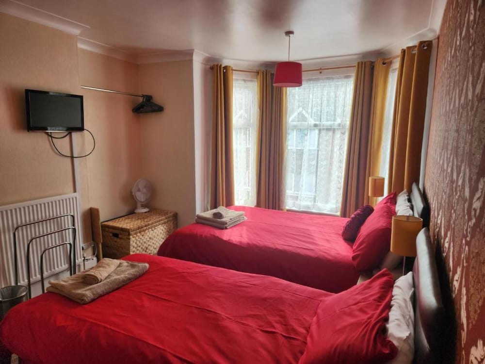 OYO Twins Palms Guest House 17/59
