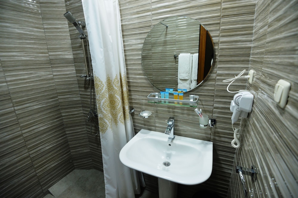 YEREVAN DELUXE HOTEL 61/61