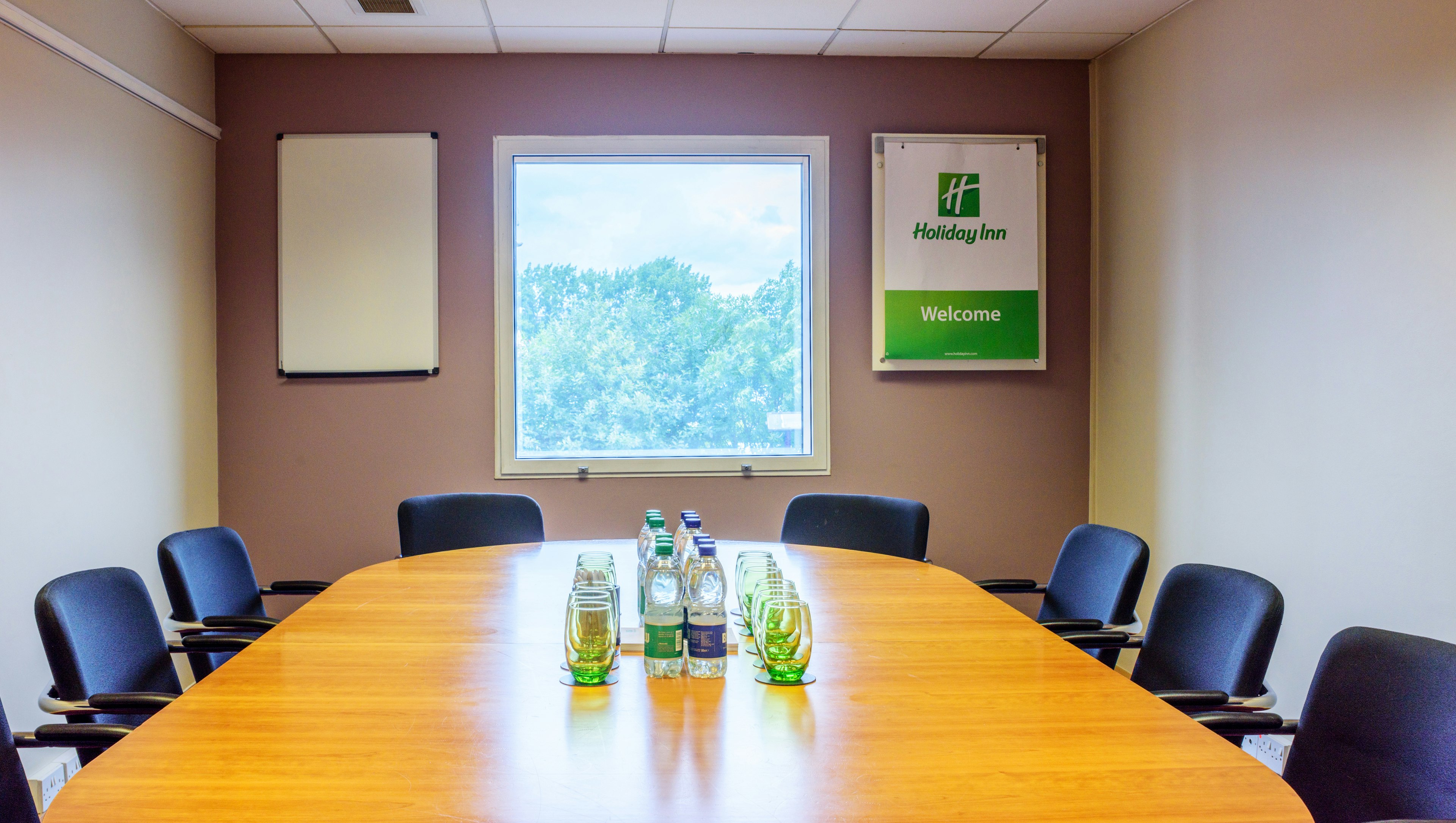 HOLIDAY INN LONDON BRENT CROSS 35/46