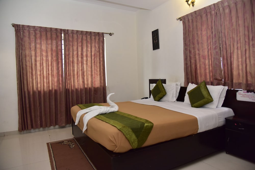 4 Seasons Suites 16/50