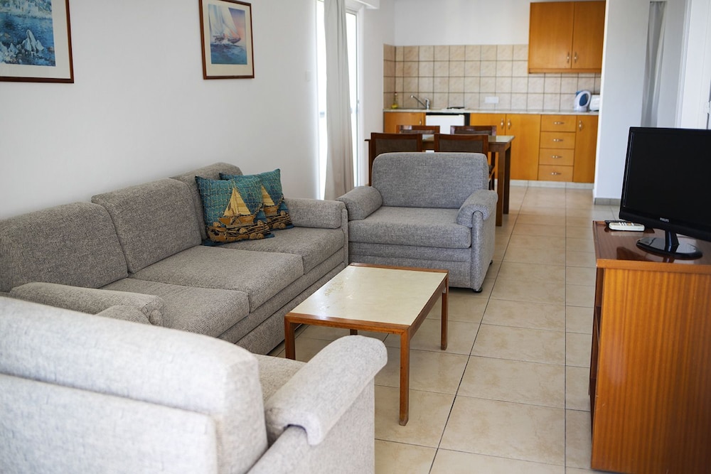 Sun Hall Beach Apartments 37/51