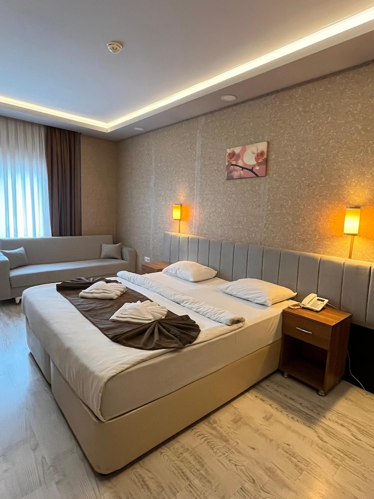 Pointbreak Hotel 18/49