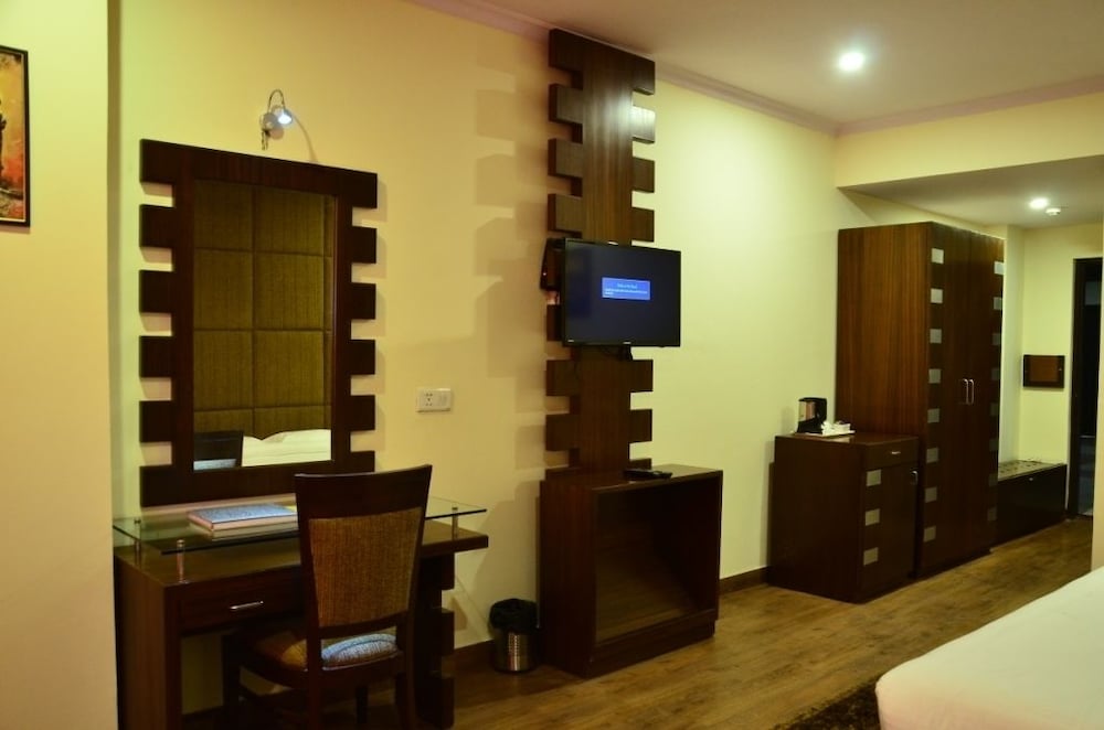 Hotel Ck International 36/50