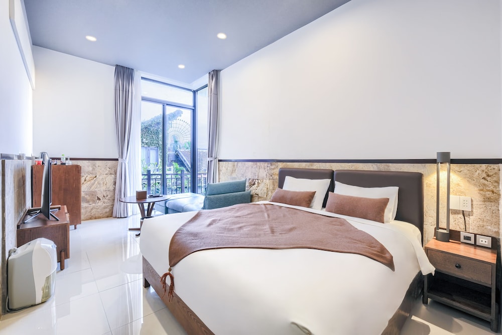 Superior, King Bed, Garden View, Sauna