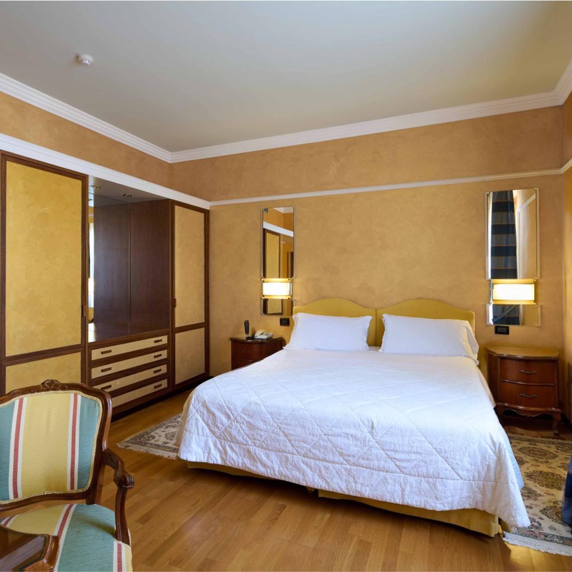 SUPERIOR, DOUBLE OR TWIN BED