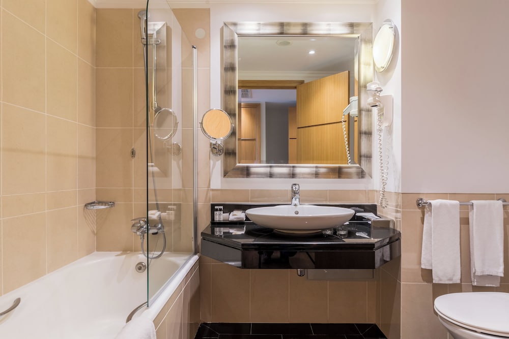 Room, Double or Twin Bed, with Extra Bed, Land View، Pestana Grand Premium Ocean Resort 3/3