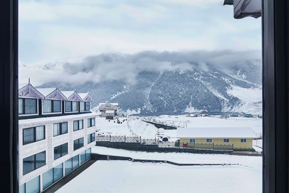 Radisson Sonamarg 2/36