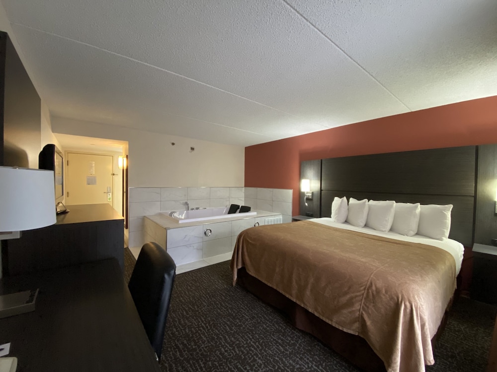 Chicago Club Inn & Suites 11/32
