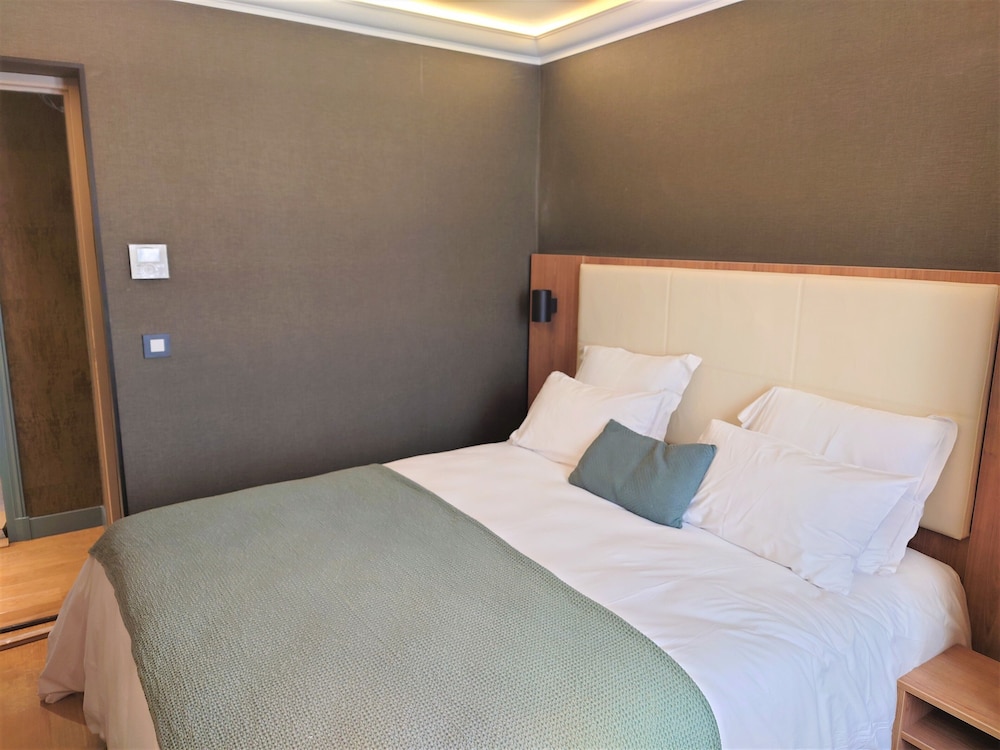 SUPERIOR, DOUBLE BED