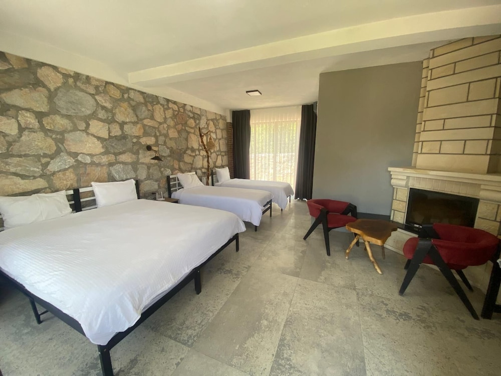 Hotel Rezve 7/25
