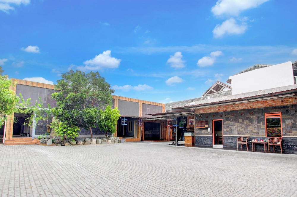 Hotel O Prambanan Near Prambanan Temple 1/41