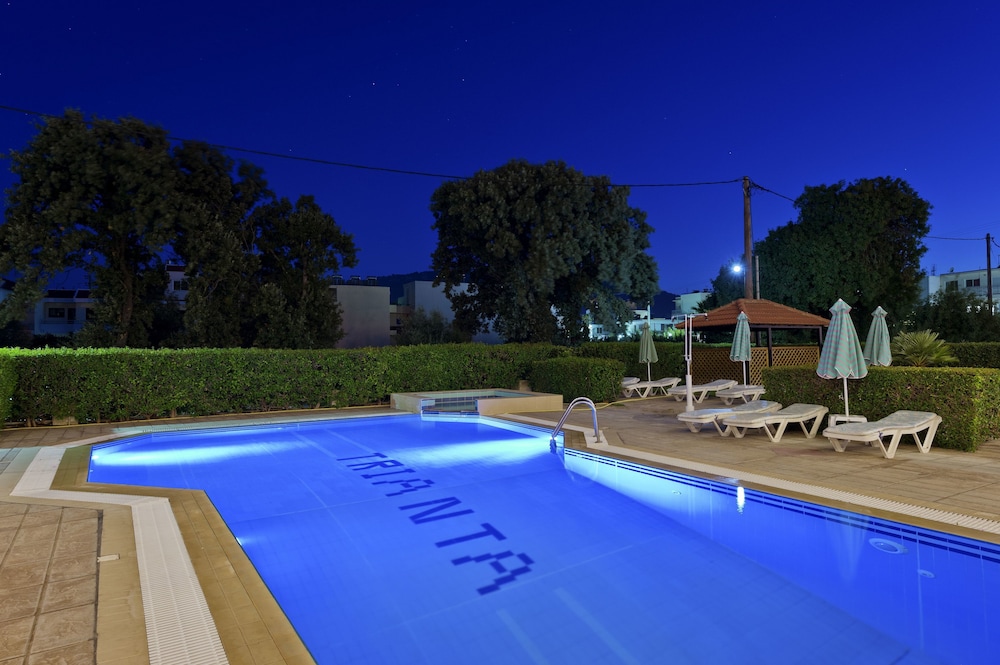 Trianta Hotel Apartments 13/33