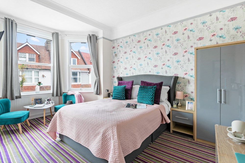 Room 2, Superior, King Bed