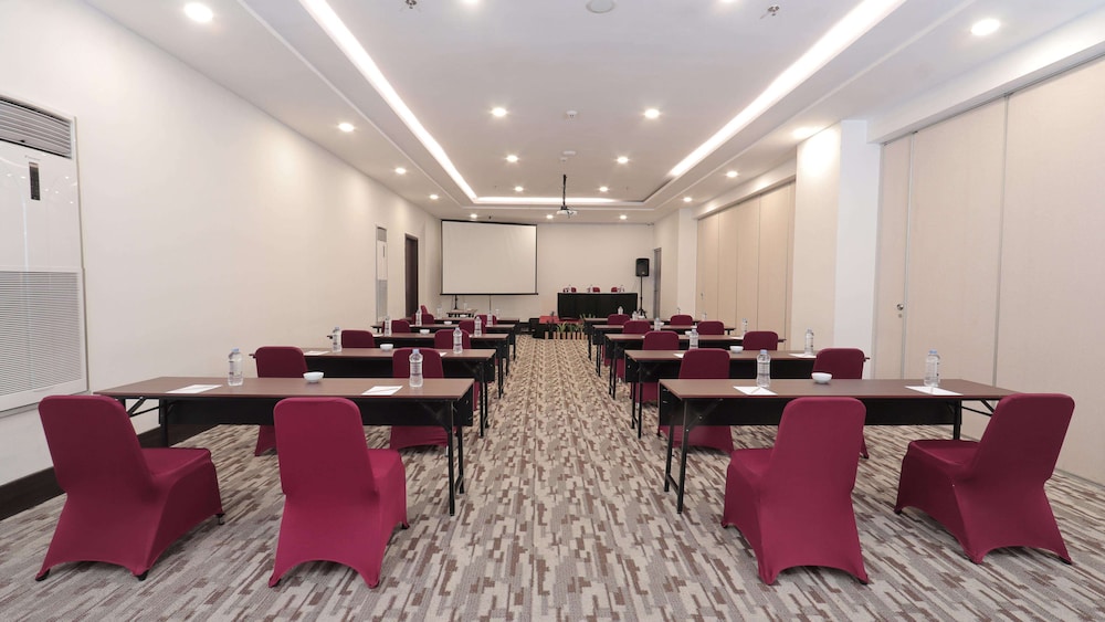 Hotel Golden Tulip Essential Makassar 37/41