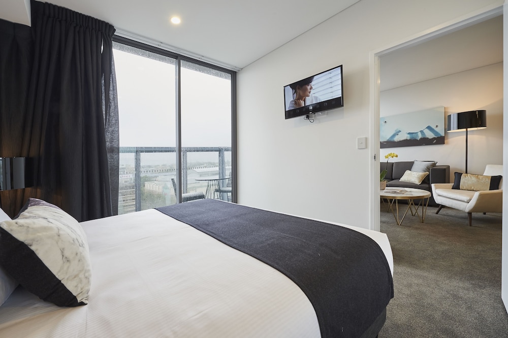 1 BEDROOM, TERRACE