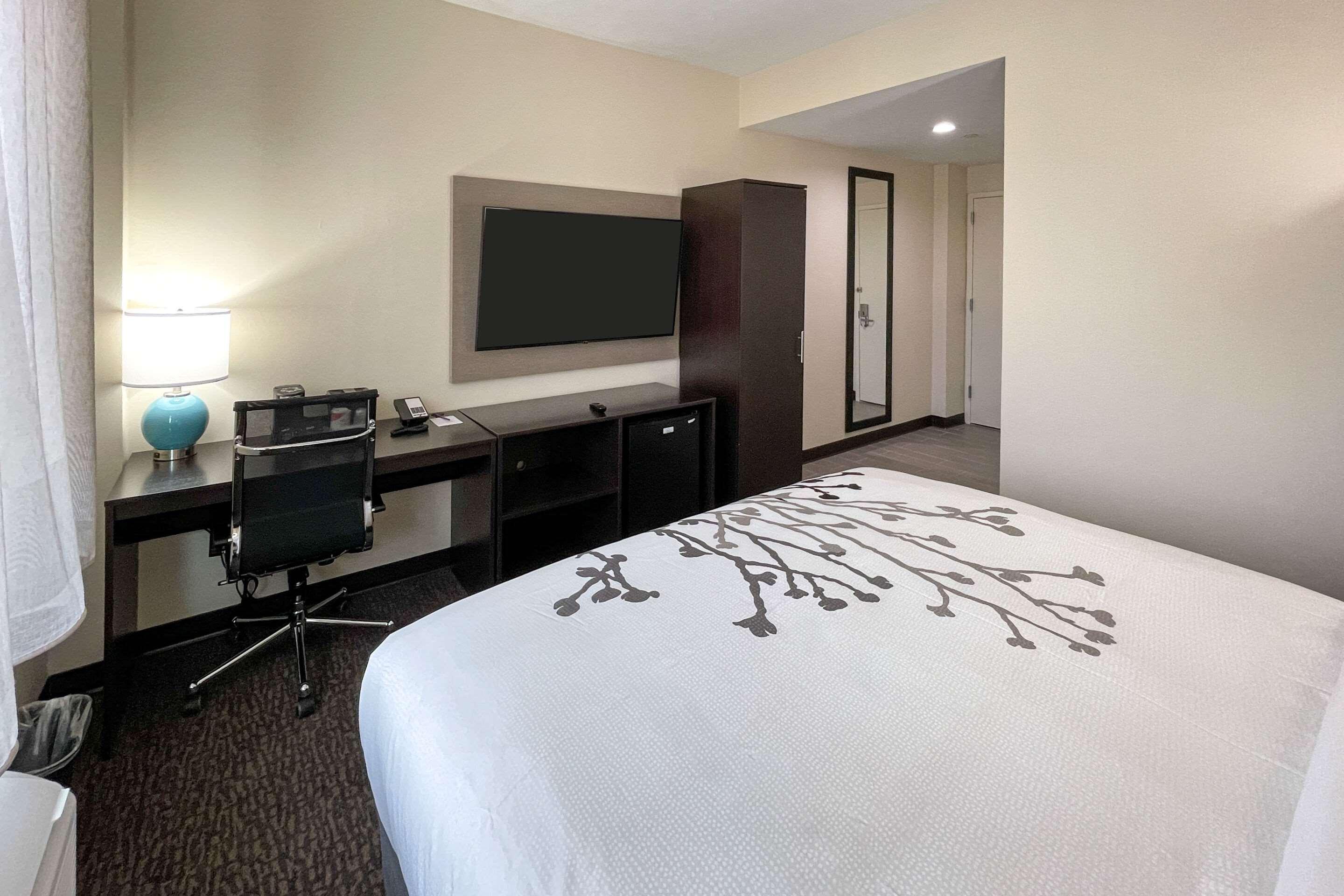 Sleep Inn 185th Street Bronx, NY 32/34