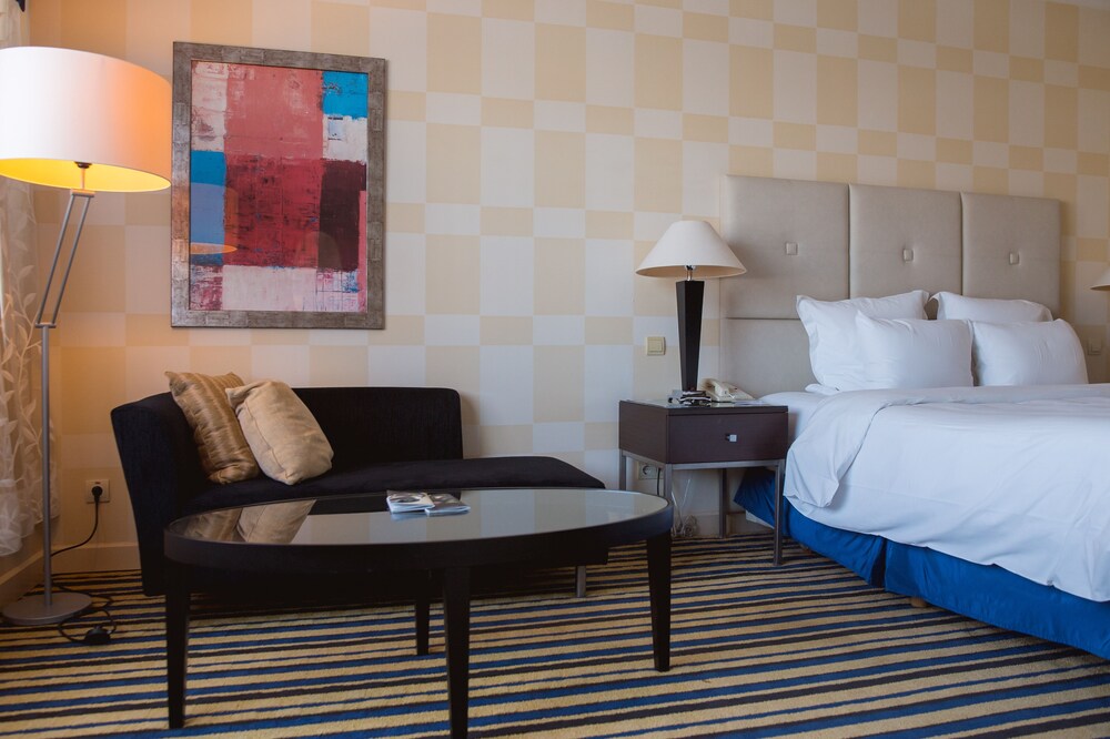 Renaissance Atyrau Hotel 14/54