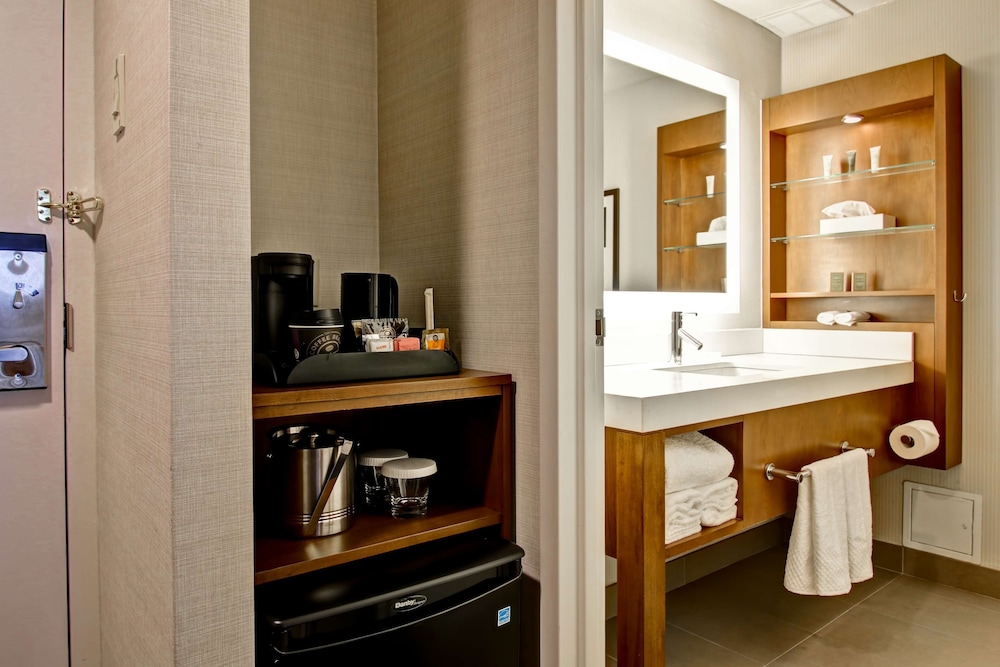 Hilton Mississauga Meadowvale 40/81
