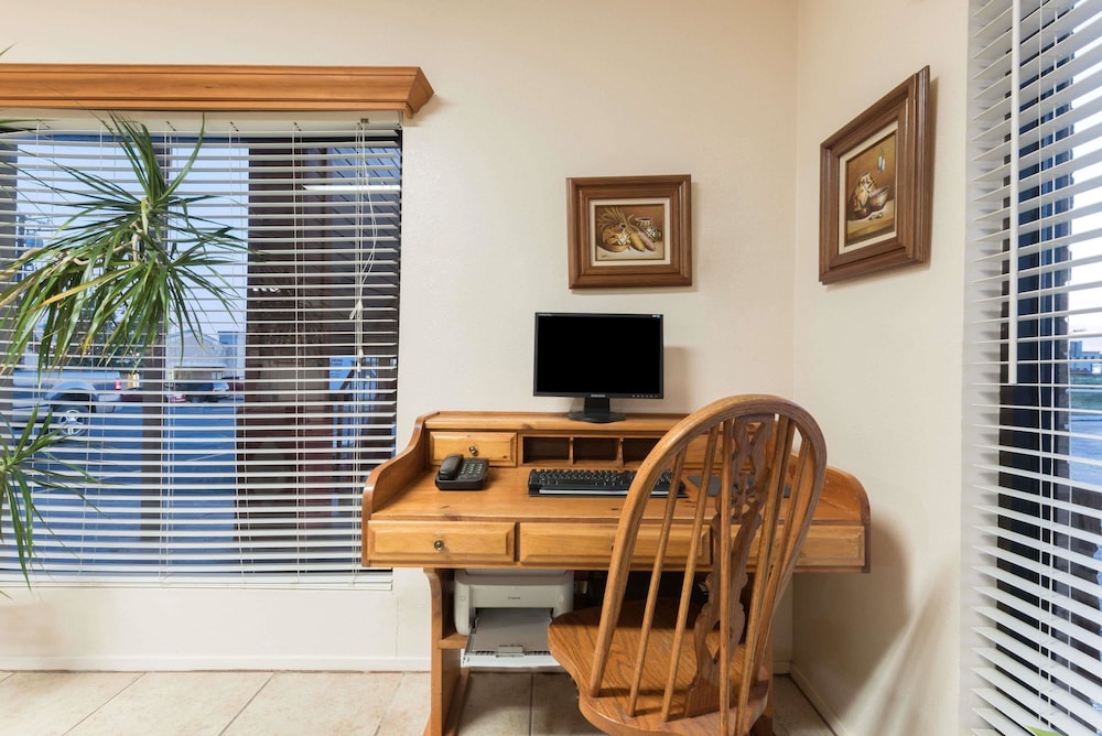 Super 8 by Wyndham Waco/Mall area TX 28/31