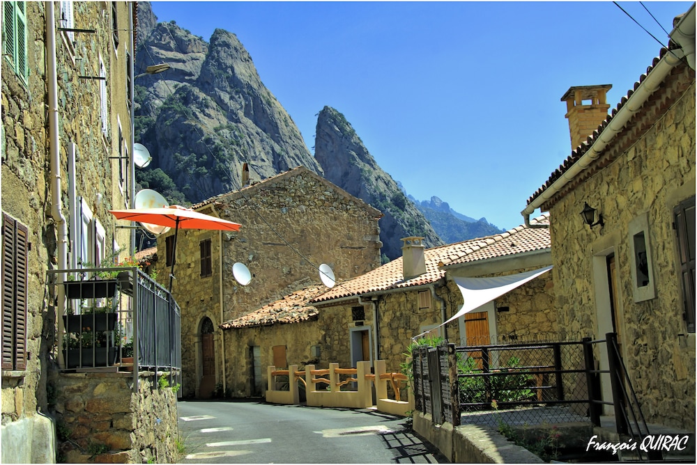 HOTEL DES DEUX SORRU 44/63