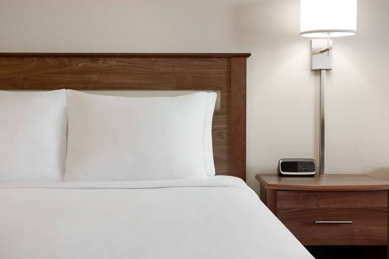 Travelodge by Wyndham Vaughn 1/8