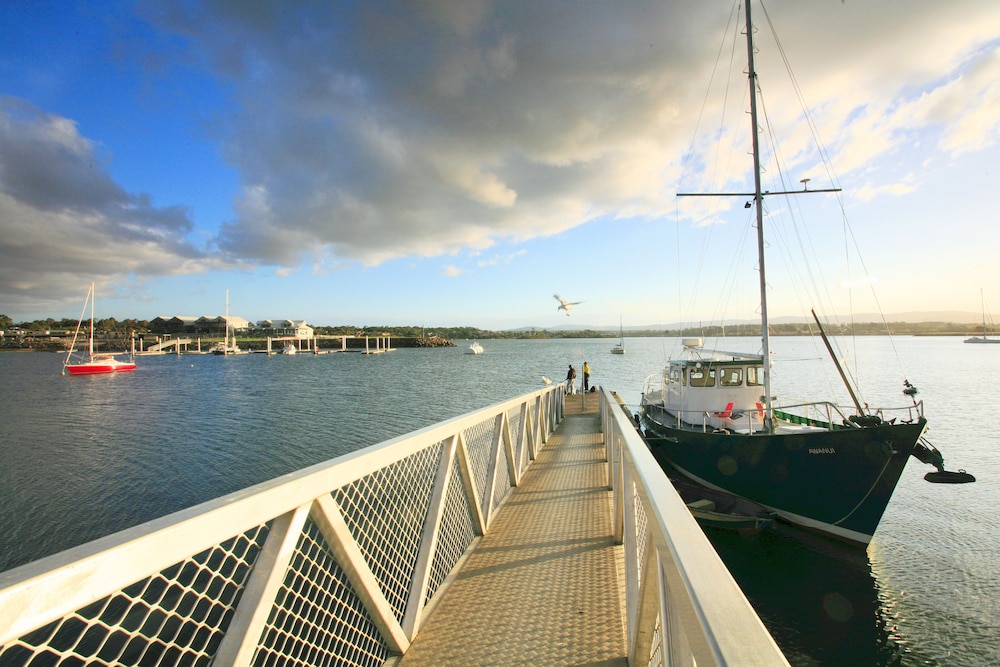 York Cove Hotel 54/59