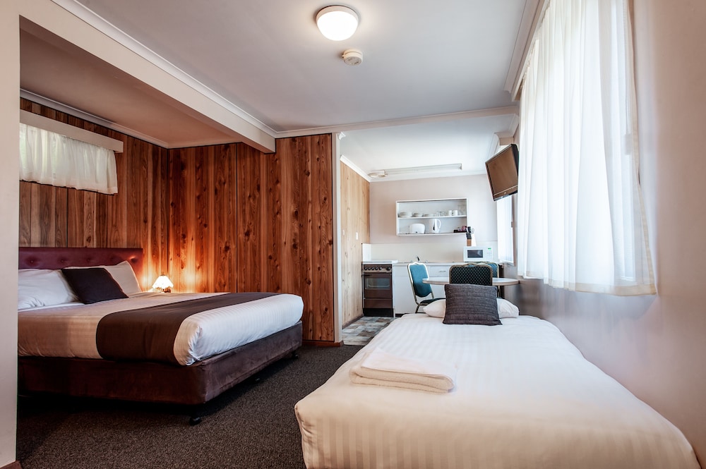 SILVER HILLS MOTEL 17/31