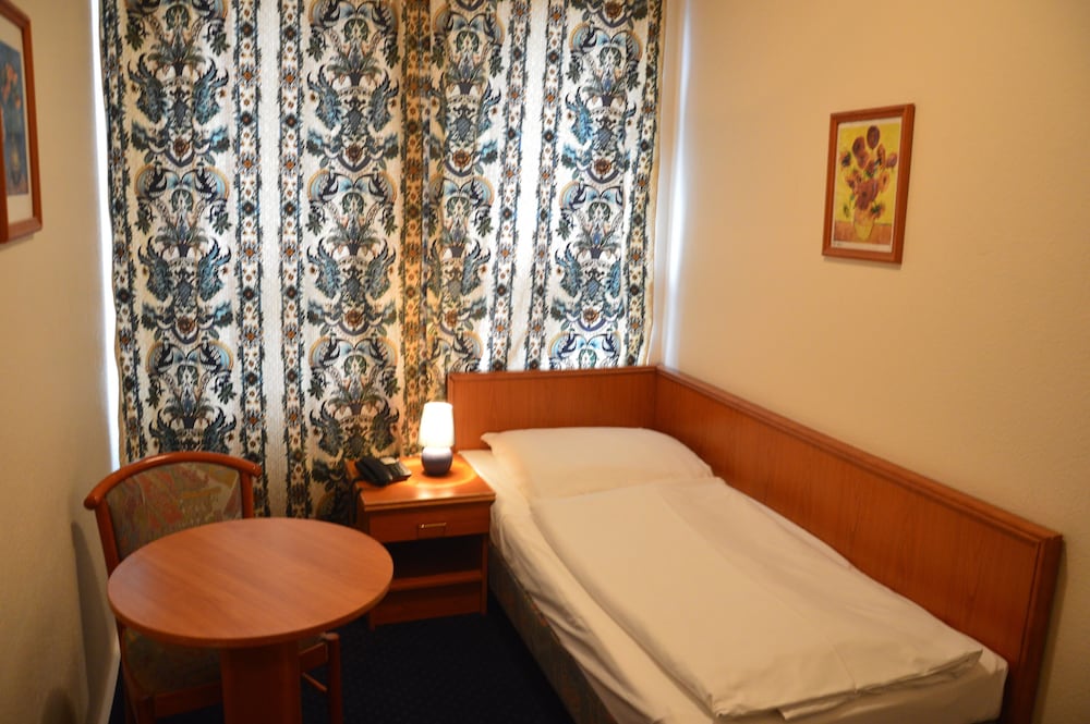 Hotel Mercedes Hamburg 12/48