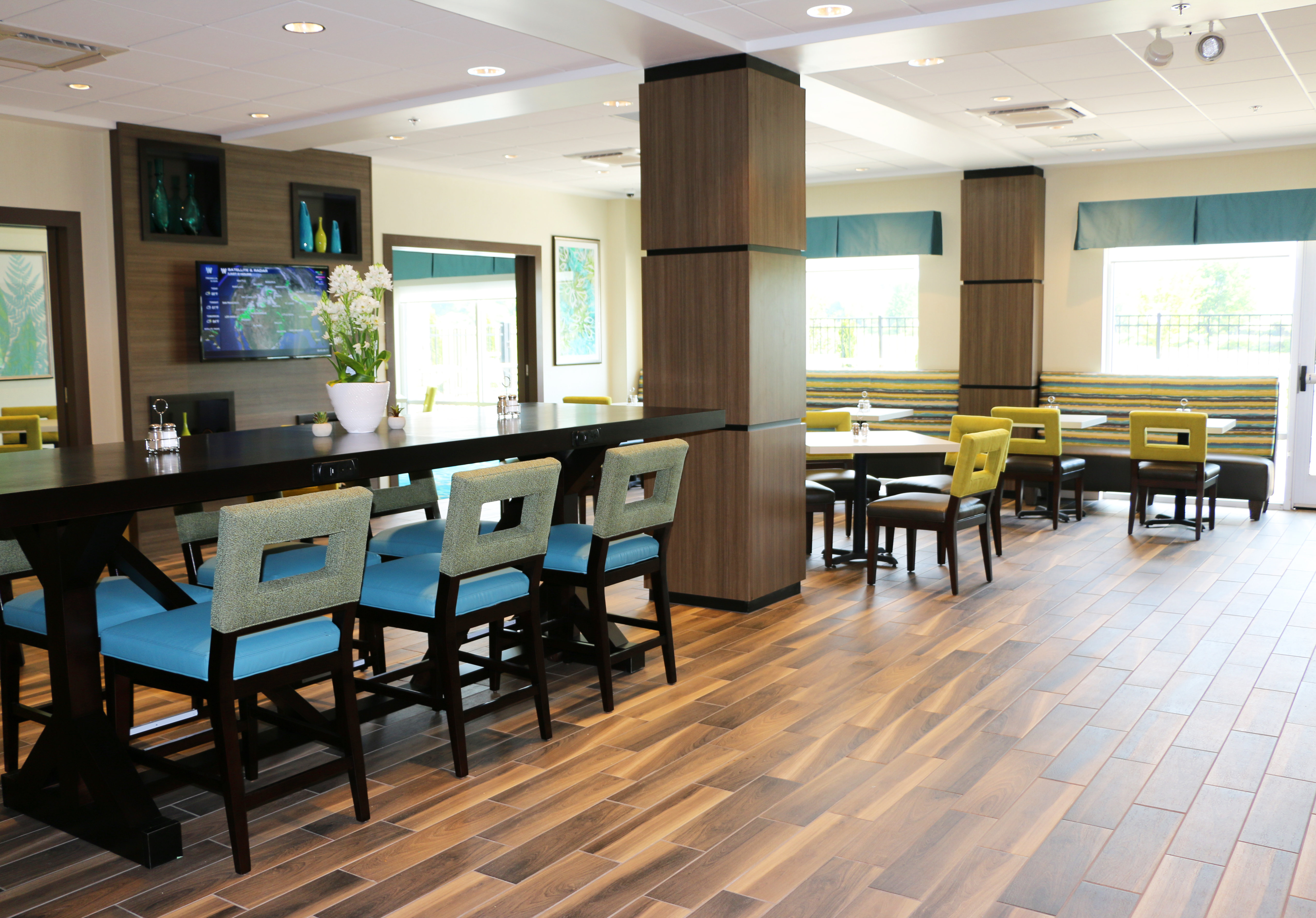 HOLIDAY INN EXPRESS & SUITES HENDERSONVILLE SE - FLAT ROCK 42/52