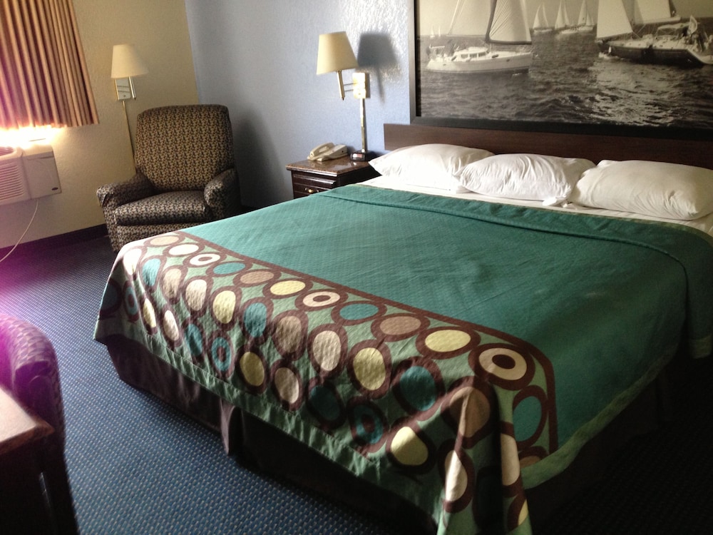 Super 8 By Wyndham New Castle 12/26