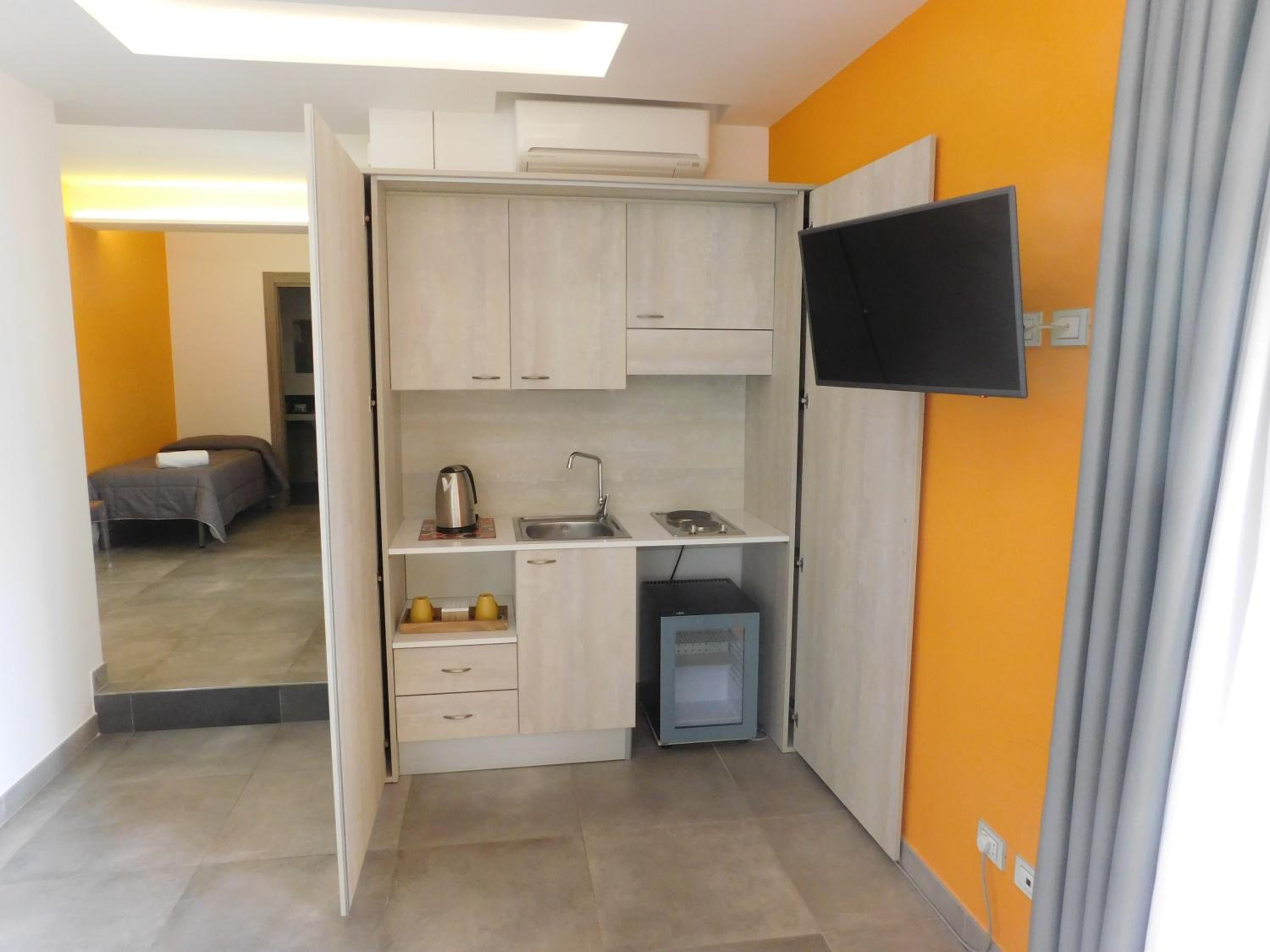 Orange Suites 16/17