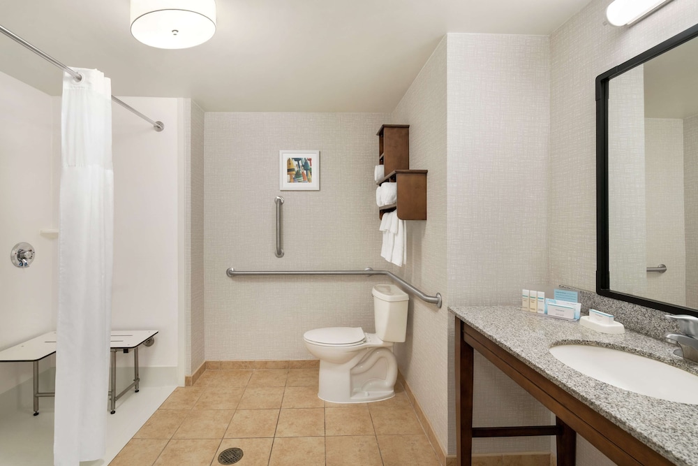 Hampton Inn Suites Exeter 11/52