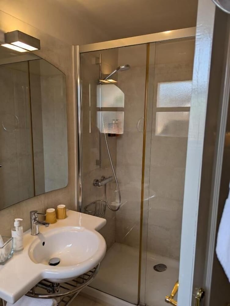 Hostal De La Plaaa 44/49