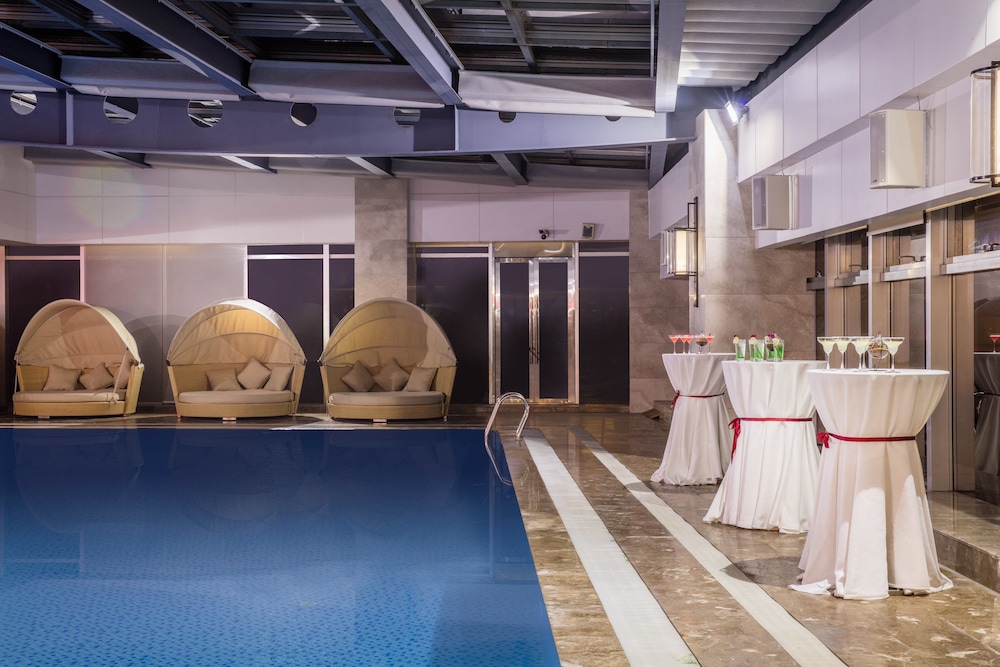 Crowne Plaza Yiwu Expo 3/50