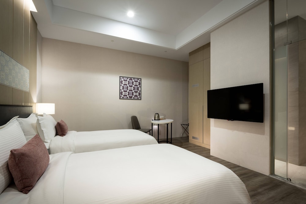 CLASSIC, TWIN BEDS, NO WINDOW