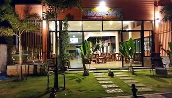 Front Beach Hotel 2/26