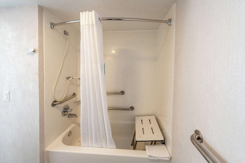 Hampton Inn Waco 13/42