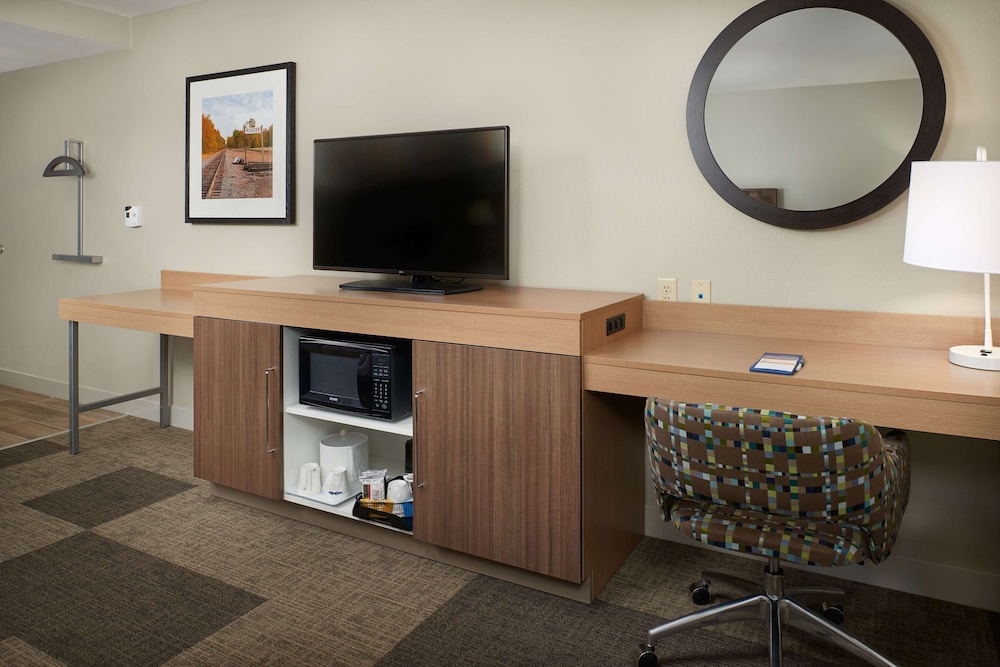Hampton Inn and Suites Rogers 25/29