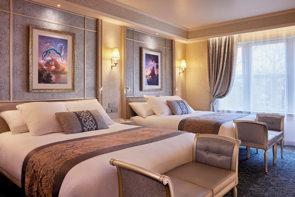 DISNEYLAND HOTEL 22/62