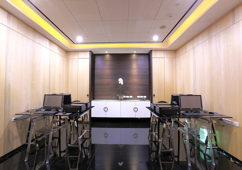 Royal Group Hotel Ho Yi Branch 13/18