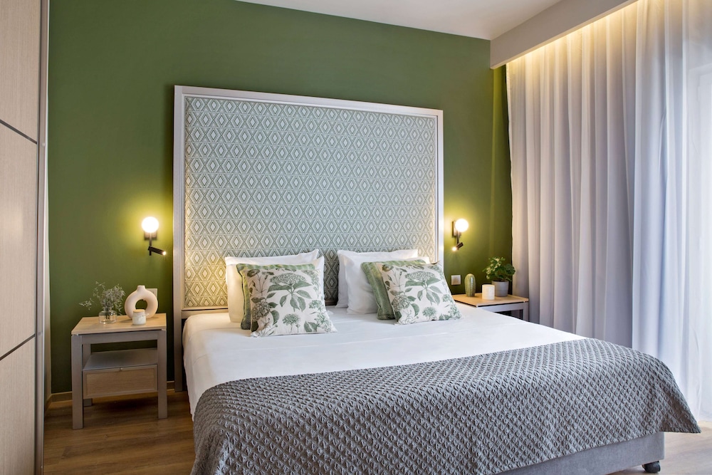 Zeus Essence Bucharest, Trademark Collection by Wyndham 19/65