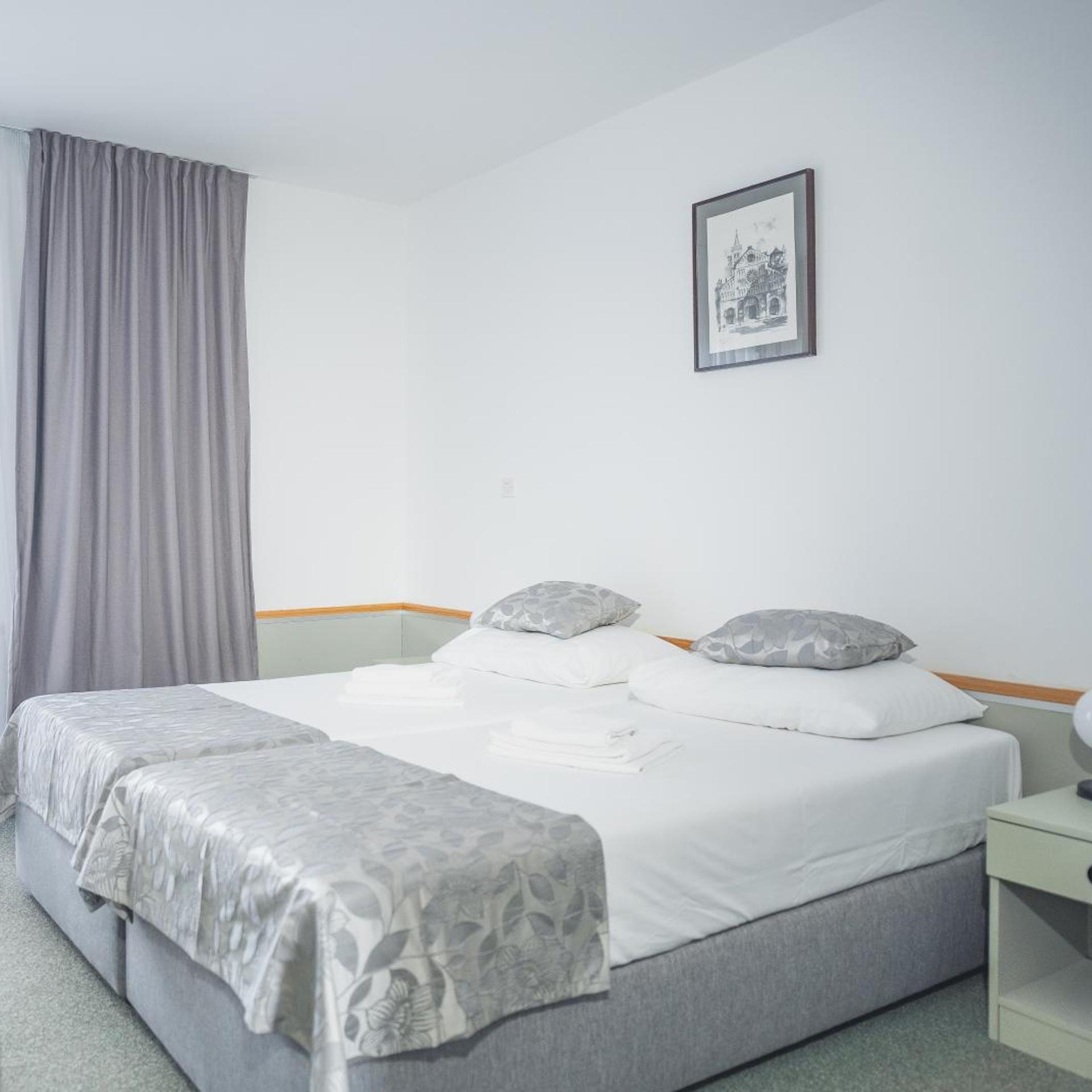 Economy, Double or Twin Bed, No Balcony، Hotel Miran Pirovac 2/8