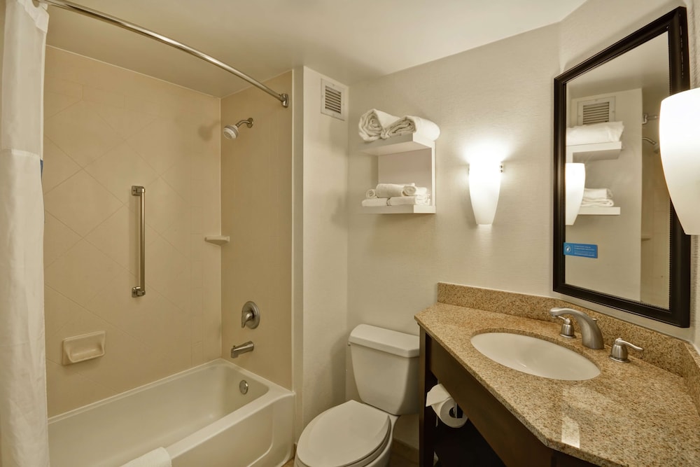 Hampton Inn Detroit/Madison Heights/South Troy 14/56